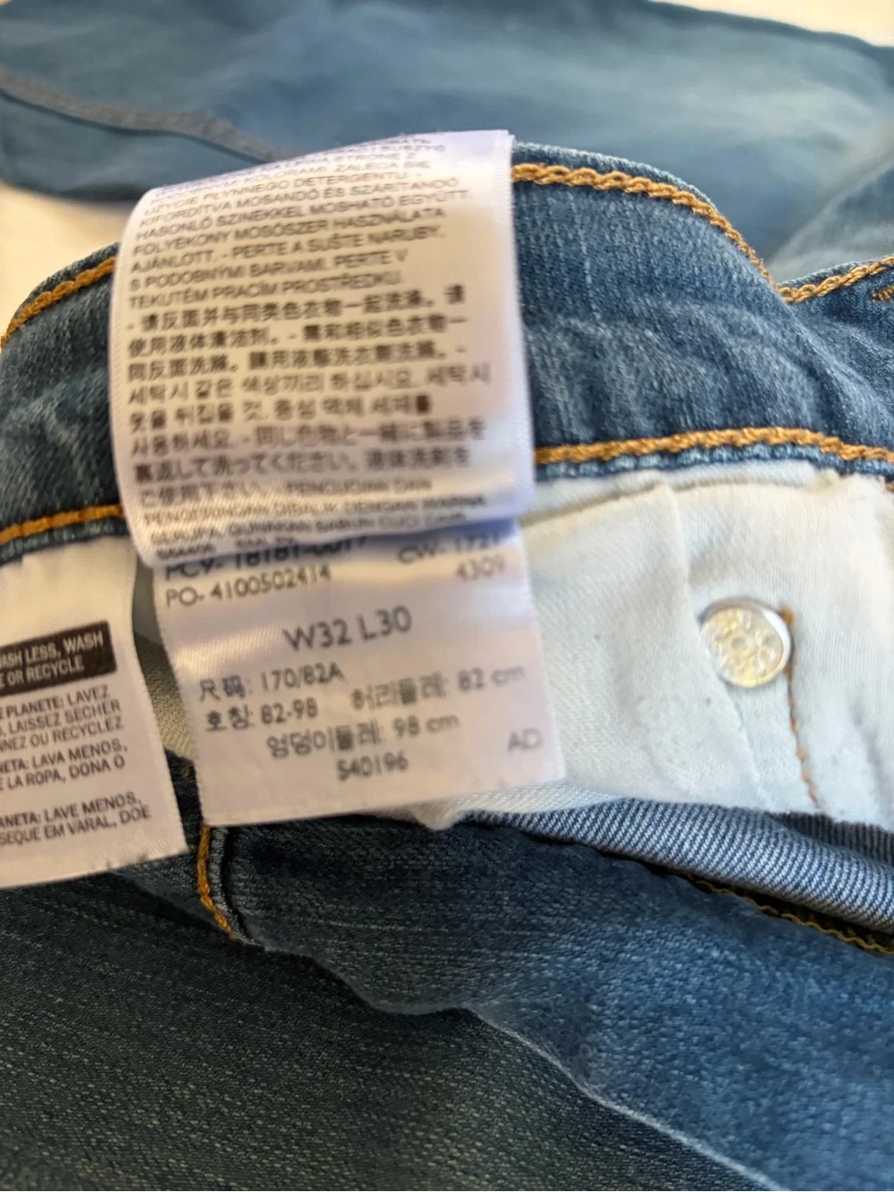 Levi's Men's Light Blue Relaxed Denim Jeans